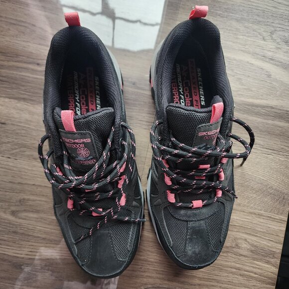 Skechers Shoes - Ladies Black & Pink Waterproff Skechers Size 9 NEW
